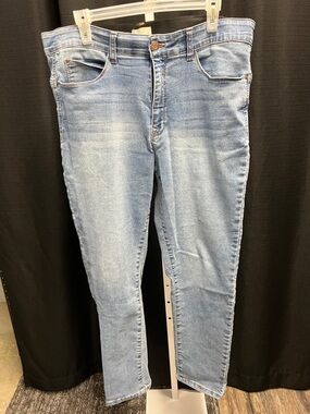 Light Wash Women's Skinny Jeans - Comfortable Stretch